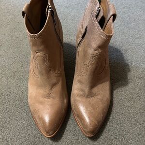 Frye  Tan Leather Pointed Toe  Ankle Boots